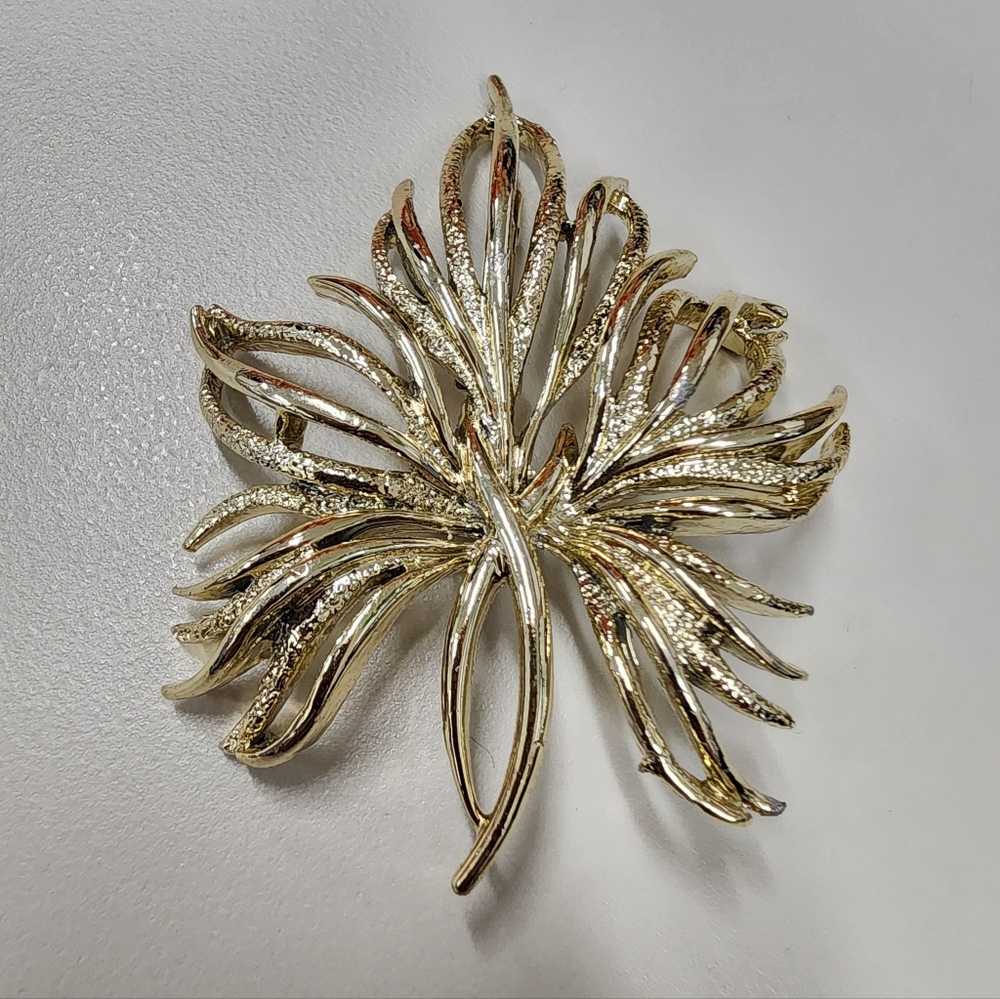 Vintage Gold Tone Starburst Leaf Brooch Pin Mid Century Modern Abstract 